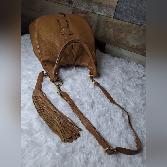 GILI Pebble Leather Shoulder/Crossbody/Convertable Backpack - Picture 11 of 12